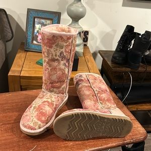 UGG rare rose pattern tall size w6 original fit